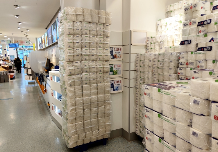 Klopapier in einer Drogerie, über dts Nachrichtenagentur