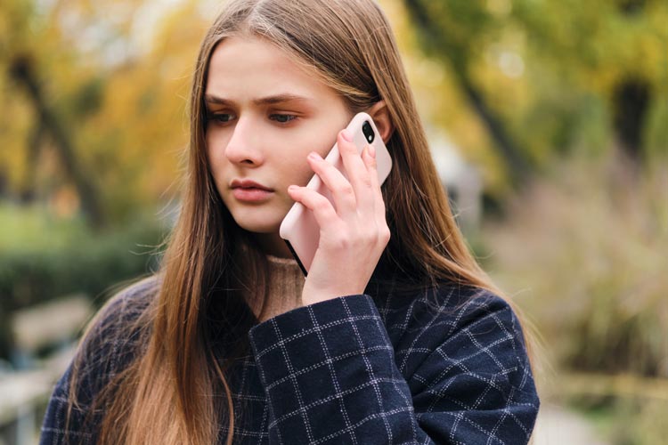 Unter den gebührenfreien Telefonnummern 0800 1110111 oder 0800 1110222 ist die Telefonseelsorge in Oldenburg rund um die Uhr erreichbar.