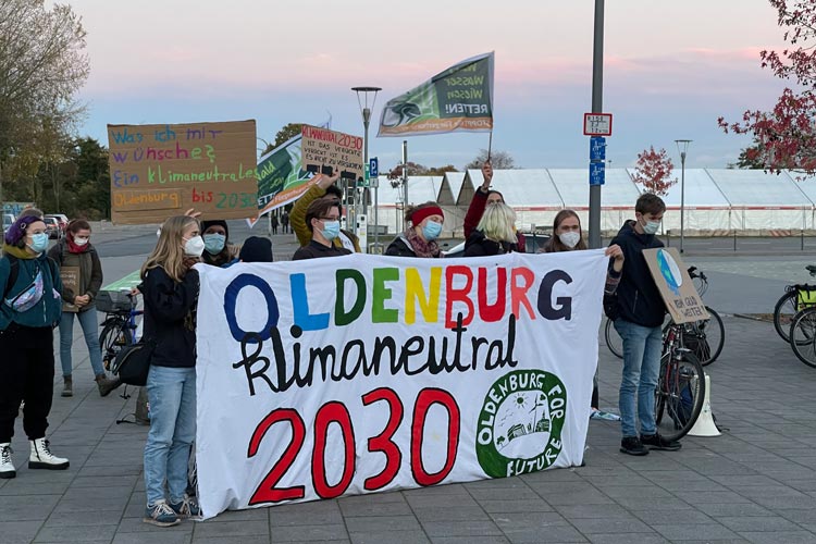 Mehrere Bündnisse riefen heute zu einer Laufdemo anlässlich der konstituierenden Sitzung des neu gewählten Oldenburger Stadtrats auf. 