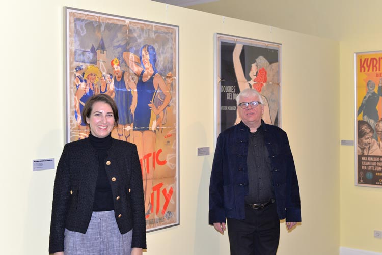 Dr. Anna Heinze, stellvertretende Direktorin des Landesmuseums für Kunst und Kulturgeschichte Oldenburg, und Claus Spitzer-Ewersmann, Mediavanti Geschäftsführer, freuen sich über die erneute Zusammenarbeit für den „Oldenburger Plakatherbst“.