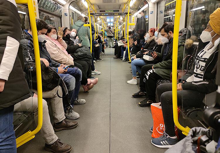 Vollbesetzte U-Bahn, über dts Nachrichtenagentur