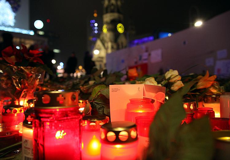 Gedenkkerzen am Breitscheidplatz, über dts Nachrichtenagentur
