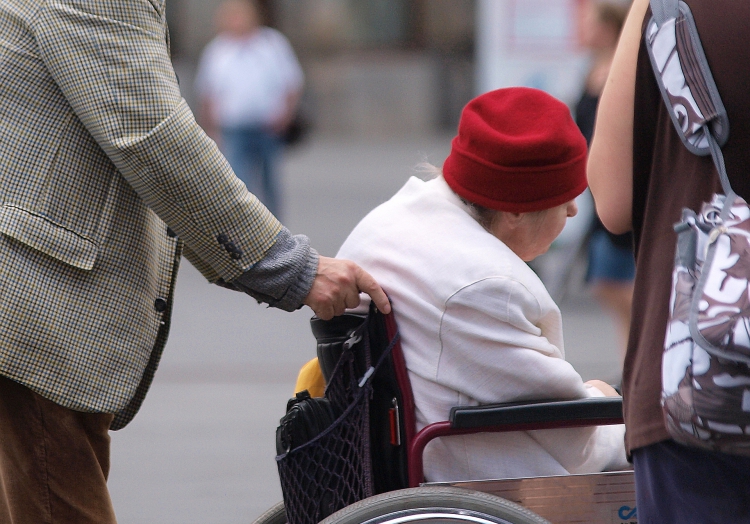 Seniorin im Rollstuhl, über dts Nachrichtenagentur