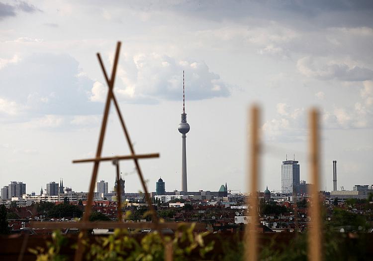 Dachterrasse in Berlin mit Blick auf den Berliner Fernsehturm, über dts Nachrichtenagentur