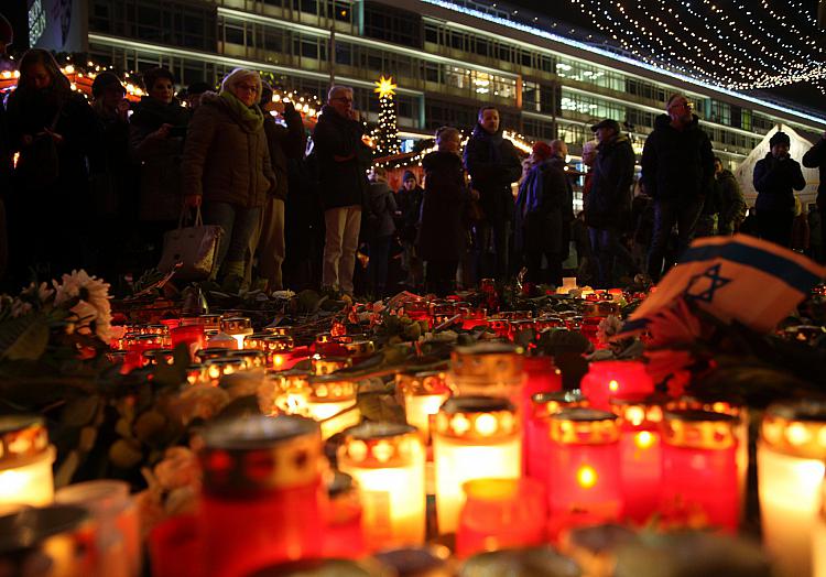 Gedenkkerzen am Breitscheidplatz, über dts Nachrichtenagentur