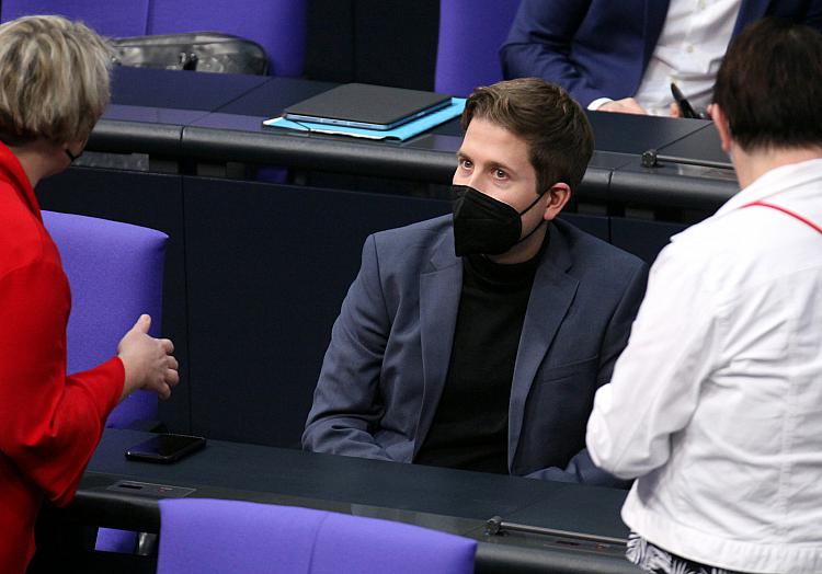 Kevin Kühnert im Bundestag, über dts Nachrichtenagentur