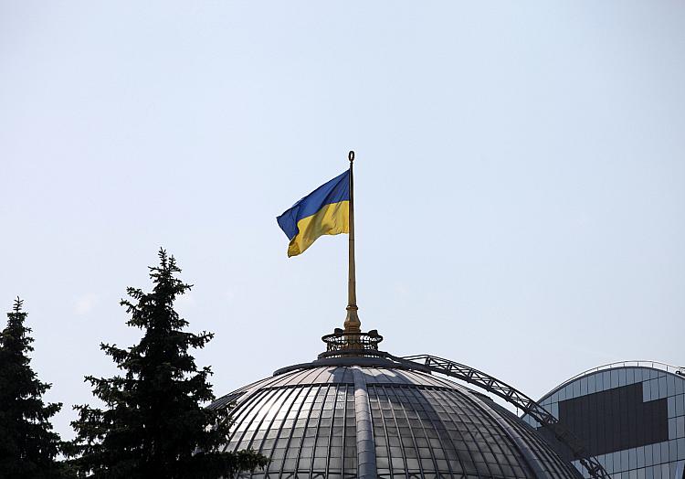 Ukrainische Flagge auf dem Parlament in Kiew, über dts Nachrichtenagentur