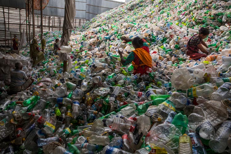 Etwa 6,3 Milliarden Tonnen Plastikmüll werden nicht recycelt.