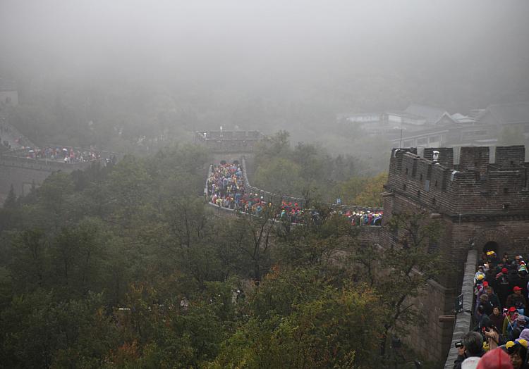 Chinesische Mauer mit Touristen, über dts Nachrichtenagentur