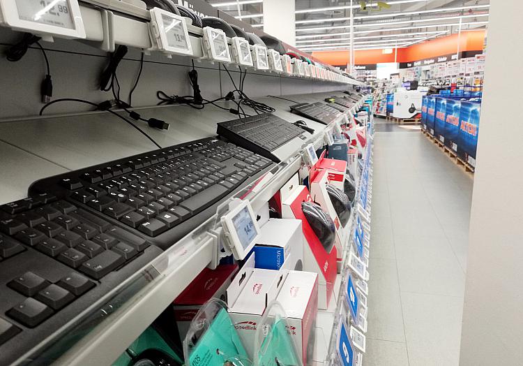 Computertastaturen in einem Elektronik-Fachmarkt, über dts Nachrichtenagentur