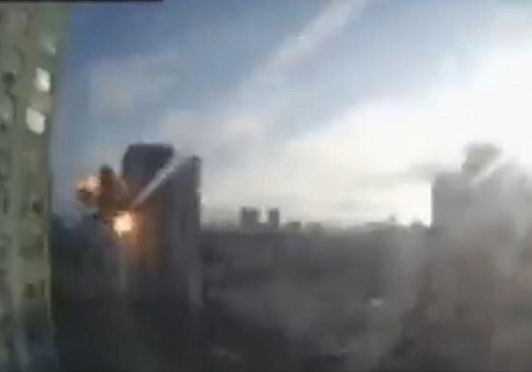 Raketeneinschlag in Wohngebäude in Kiew, über dts Nachrichtenagentur