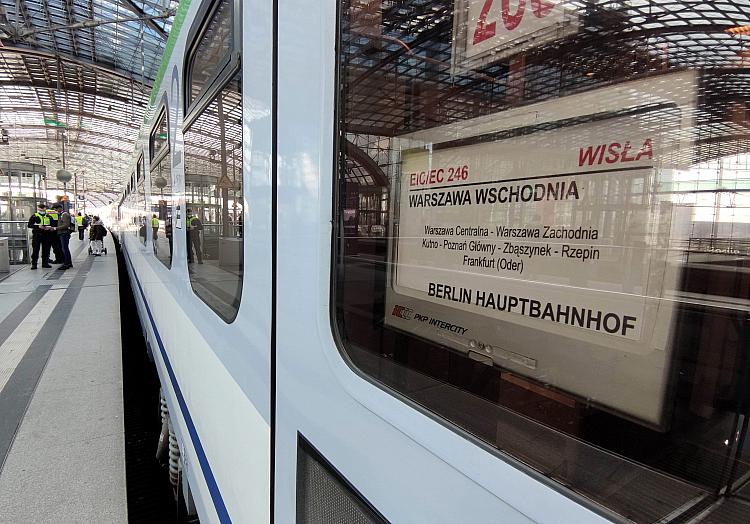 Zug auf der Strecke Warschau-Berlin, über dts Nachrichtenagentur