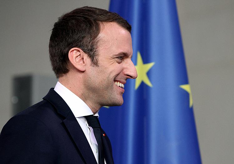 Emmanuel Macron vor EU-Fahne, über dts Nachrichtenagentur