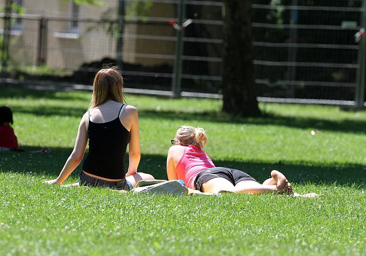 Frauen in einem Park, über dts Nachrichtenagentur