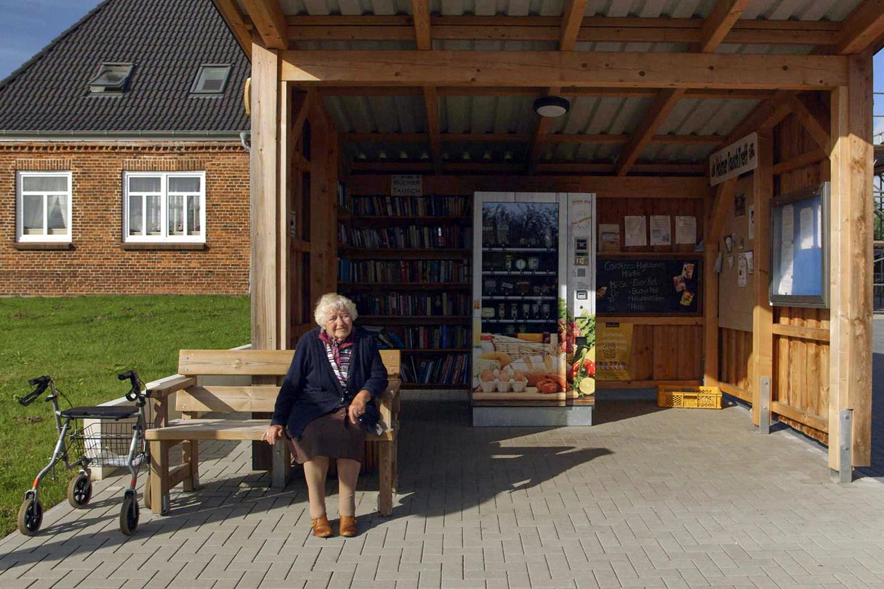 Ein Verkaufsautomat in Christiansholm / Schleswig-Holstein.