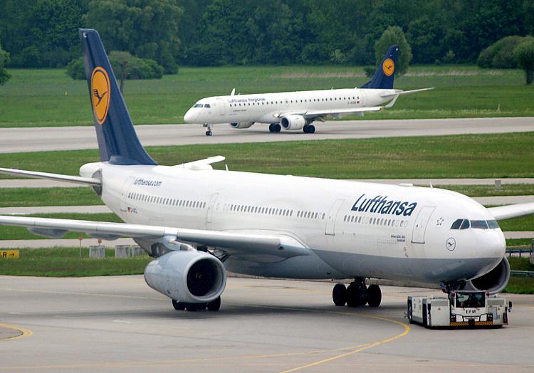 Lufthansa-Maschinen am Flughafen, über dts Nachrichtenagentur