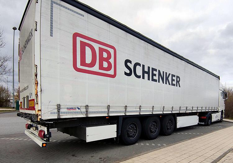Lkw von DB Schenker, über dts Nachrichtenagentur