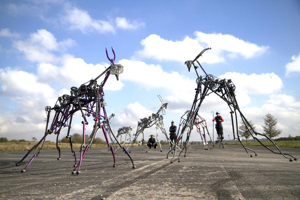 Bei Foolpool werden recycelte Fahrräder zu Maschinenwesen. Zu sehen ist diese lebendige Installation beim Neuland Festival in Oldenburg.