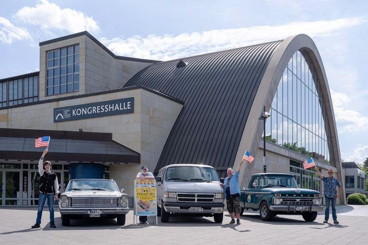 Die Big Bumpers Oldenburg präsentieren ihre amerikanischen Modelle.