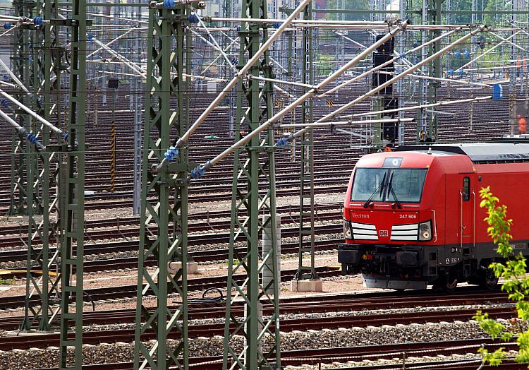 Lok auf Gleisanlage, über dts Nachrichtenagentur