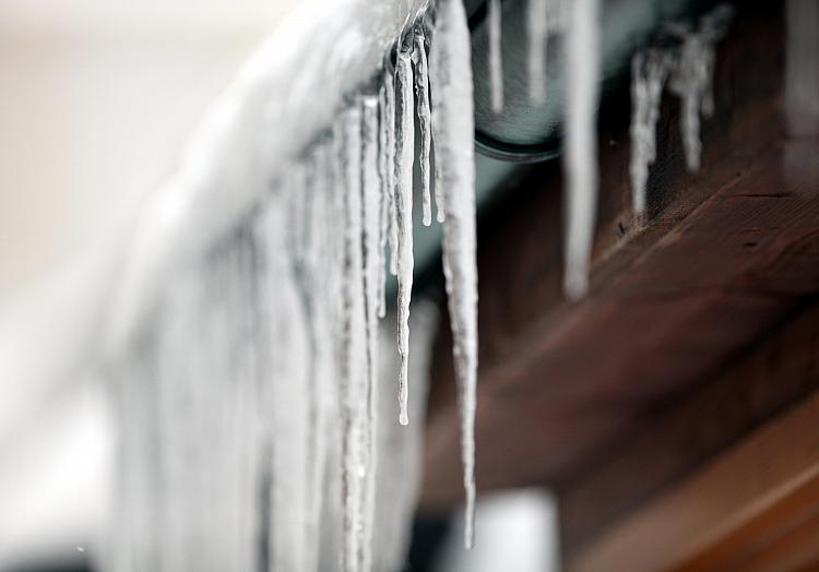 Eiszapfen an einer Regenrinne, über dts Nachrichtenagentur