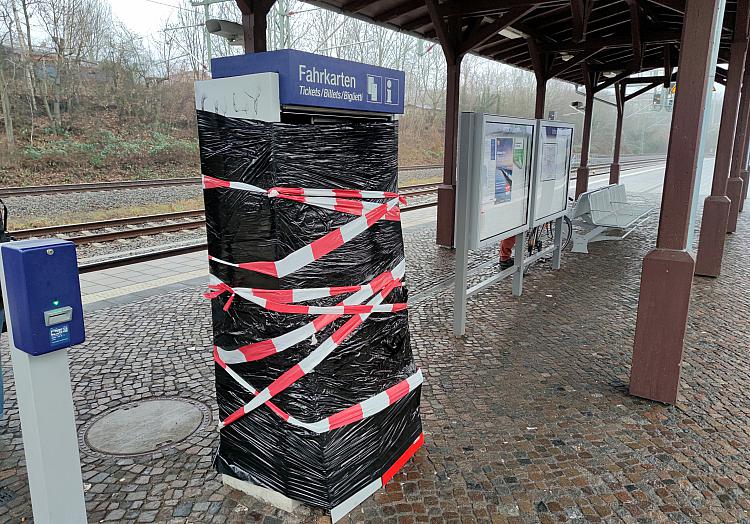 Unbenutzbarer Fahrkartenautomat, über dts Nachrichtenagentur