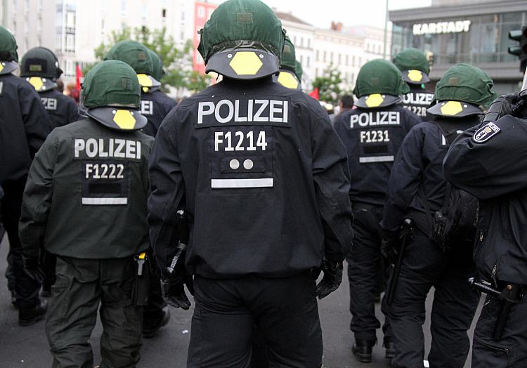 Polizei bei einer Demo, über dts Nachrichtenagentur