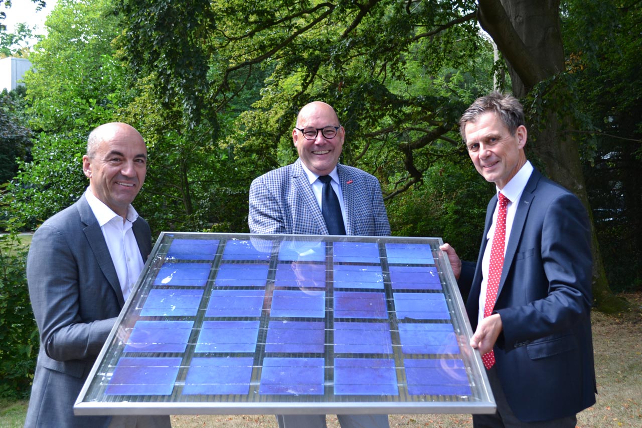 Informierten über Energiesparmaßnahmen (von links): der EWE-Vorstandsvorsitzende Stefan Dohler, HWK-Präsident Eckhard Stein und IHK-Präsident Jan Müller.
