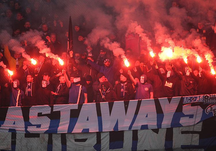 HSV-Fans mit Pyrotechnik, über dts Nachrichtenagentur
