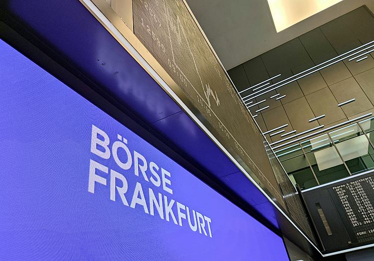 Anzeigetafel in der Frankfurter Börse, über dts Nachrichtenagentur