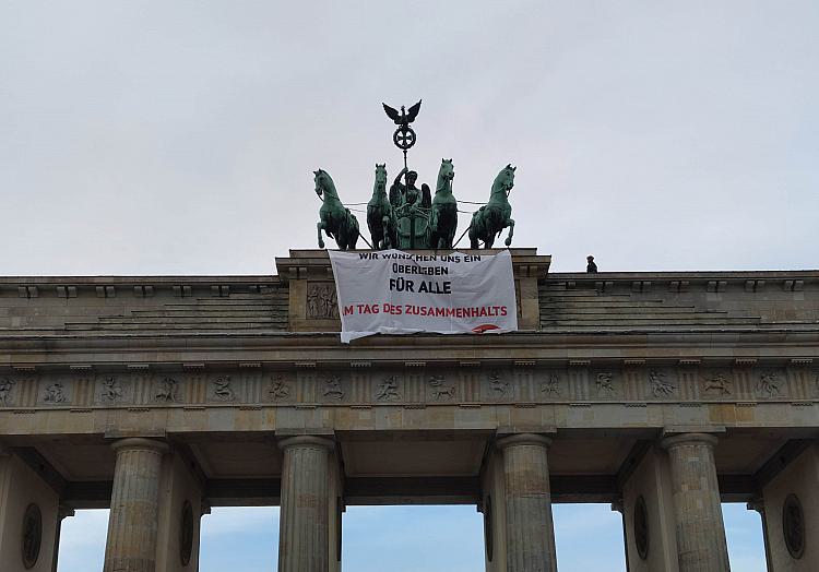 ´Letzte Generation´ am 09.11.2022 auf dem Brandenburger Tor, über dts Nachrichtenagentur