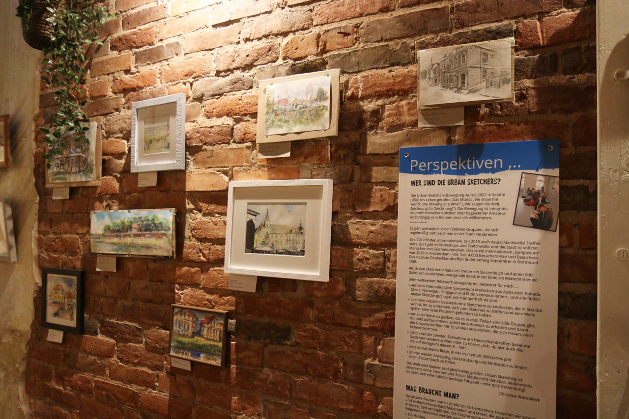 Zahlreiche Zeichnungen der Urban Sketchers aus Oldenburg sind im Laden & Café Veggiemaid zu sehen.