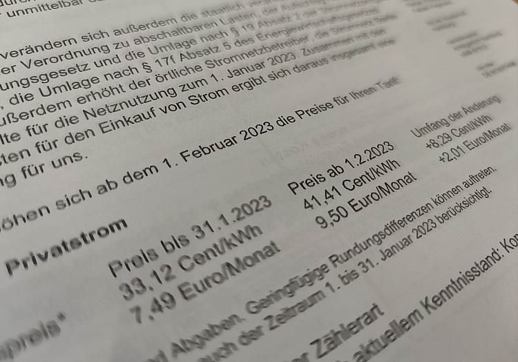 Podatki i opłaty za energię elektryczną spadły do ​​29% ceny