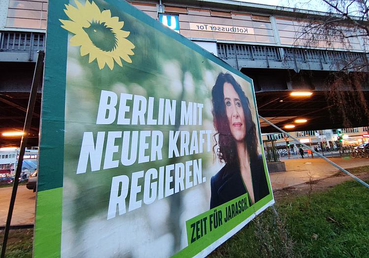 Grünen-Plakat zur Wiederholungswahl in Berlin am 12.02.2023, über dts Nachrichtenagentur