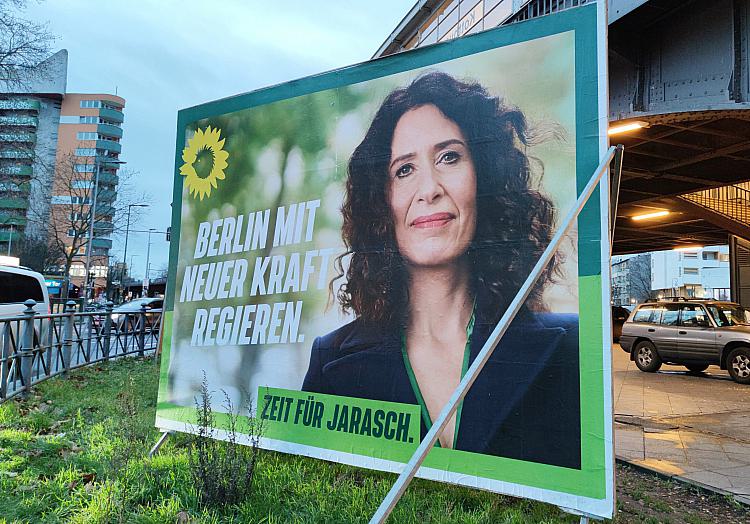 Grünen-Plakat zur Wiederholungswahl in Berlin am 12.02.2023, über dts Nachrichtenagentur