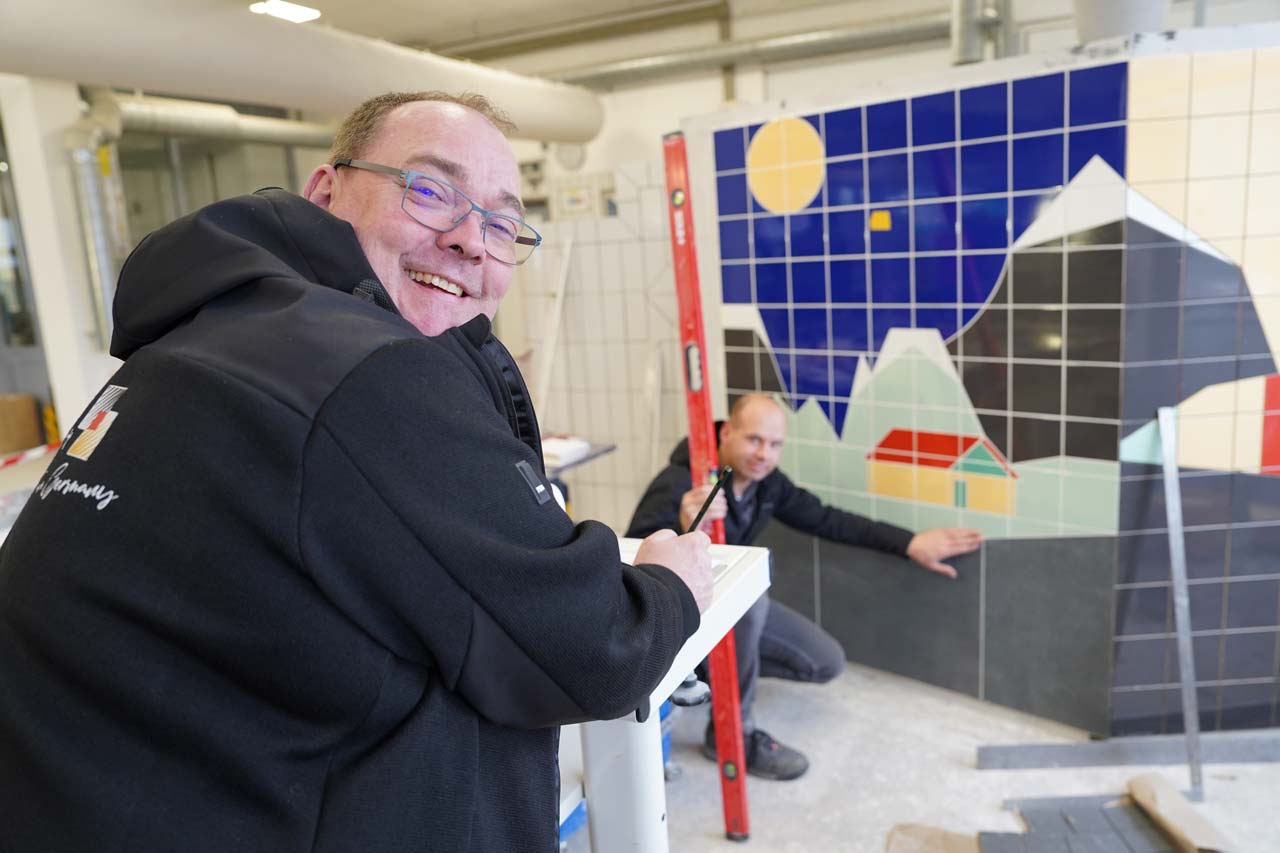 Nach 20 Stunden wurden die Leistungen von Team-Manager Andreas Beyer und Fliesenlegermeister Lars Böhm aus Hude bewertet.