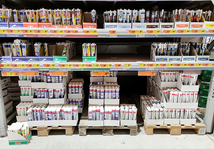 Silikon in einem Baumarkt, über dts Nachrichtenagentur