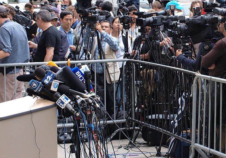 Journalisten auf einer Pressekonferenz, über dts Nachrichtenagentur