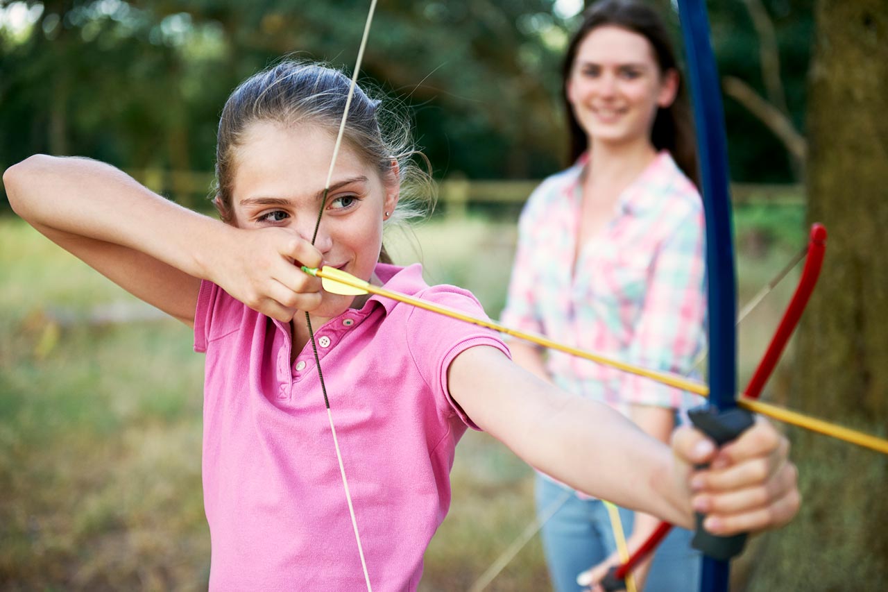 Kinder und Jugendliche, die schon immer mal Bogenschießen ausprobieren wollten, haben im Rahmen der Ferienpassaktion die Chance darauf.