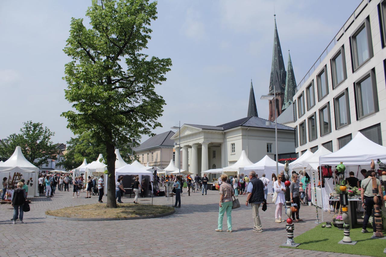 Der Nikolaimarkt auf dem Oldenburger Schlossplatz.