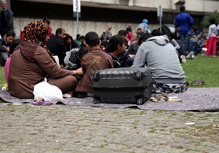 Flüchtlinge an einer Aufnahmestelle (Archiv), über dts Nachrichtenagentur