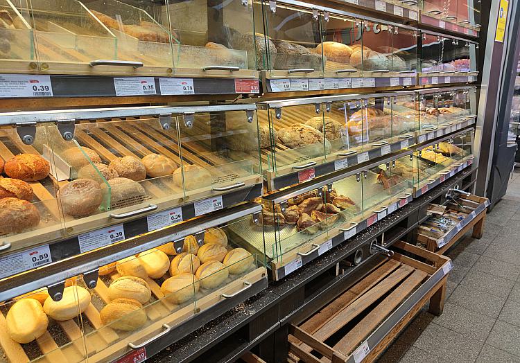 Brotregal im Supermarkt (Archiv), über dts Nachrichtenagentur