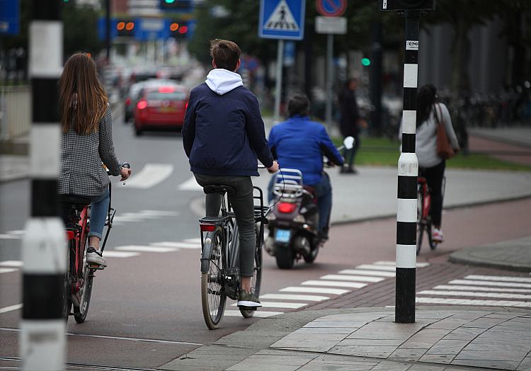 Fahrradfahrer und Rollerfahrer (Archiv), über dts Nachrichtenagentur
