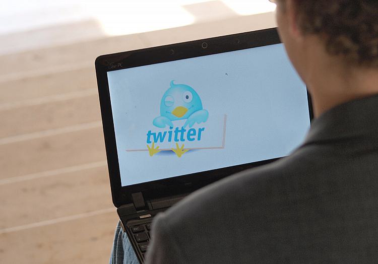 Twitter-Nutzer an einem Computer (Archiv), über dts Nachrichtenagentur