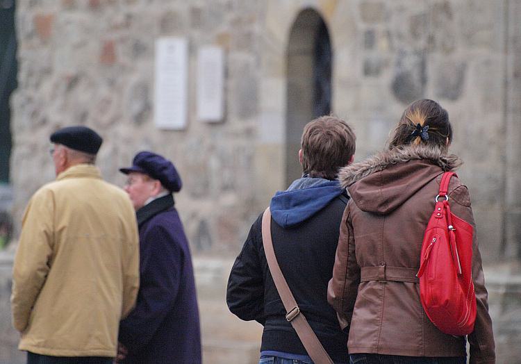 Senioren und Jugendliche (Archiv), über dts Nachrichtenagentur