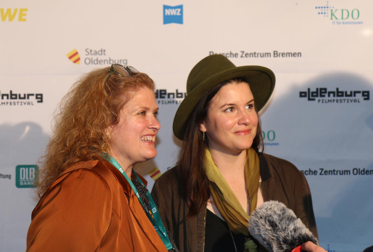 Regisseurin Maggie Contreras (rechts) und Produzentin Melanie Miller begeisterten das Kinopublikem mit ihrem berührenden und spannenden Dokumentarfilm „Maestra“ beim 30. Internationalen Filmfest Oldenburg.