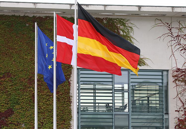 Fahnen von EU, Dänemark und Deutschland (Archiv), über dts Nachrichtenagentur