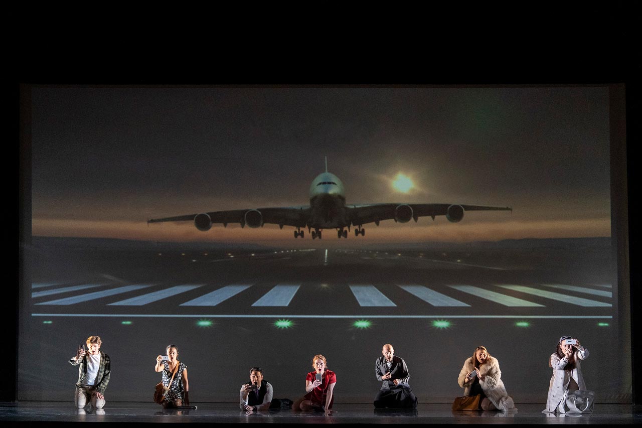 Die Oper „Flight“ ist derzeit im Großen Haus des Oldenburgischen Staatstheaters zu sehen.