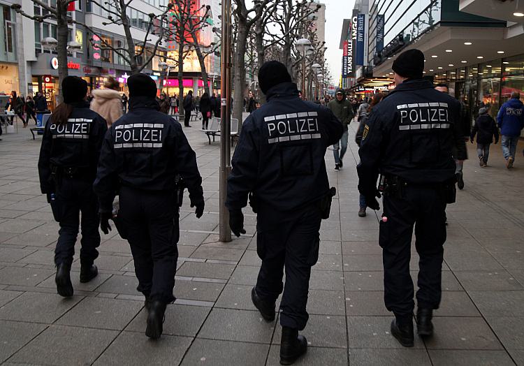 Neue Ampel vor HTL Paul-Hahn-Straße soll für mehr Sicherheit am