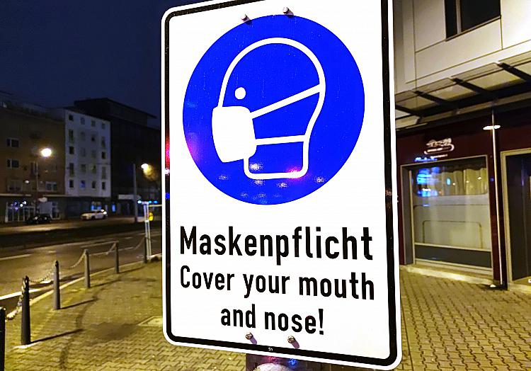 Hinweis auf Maskenpflicht (Archiv), über dts Nachrichtenagentur